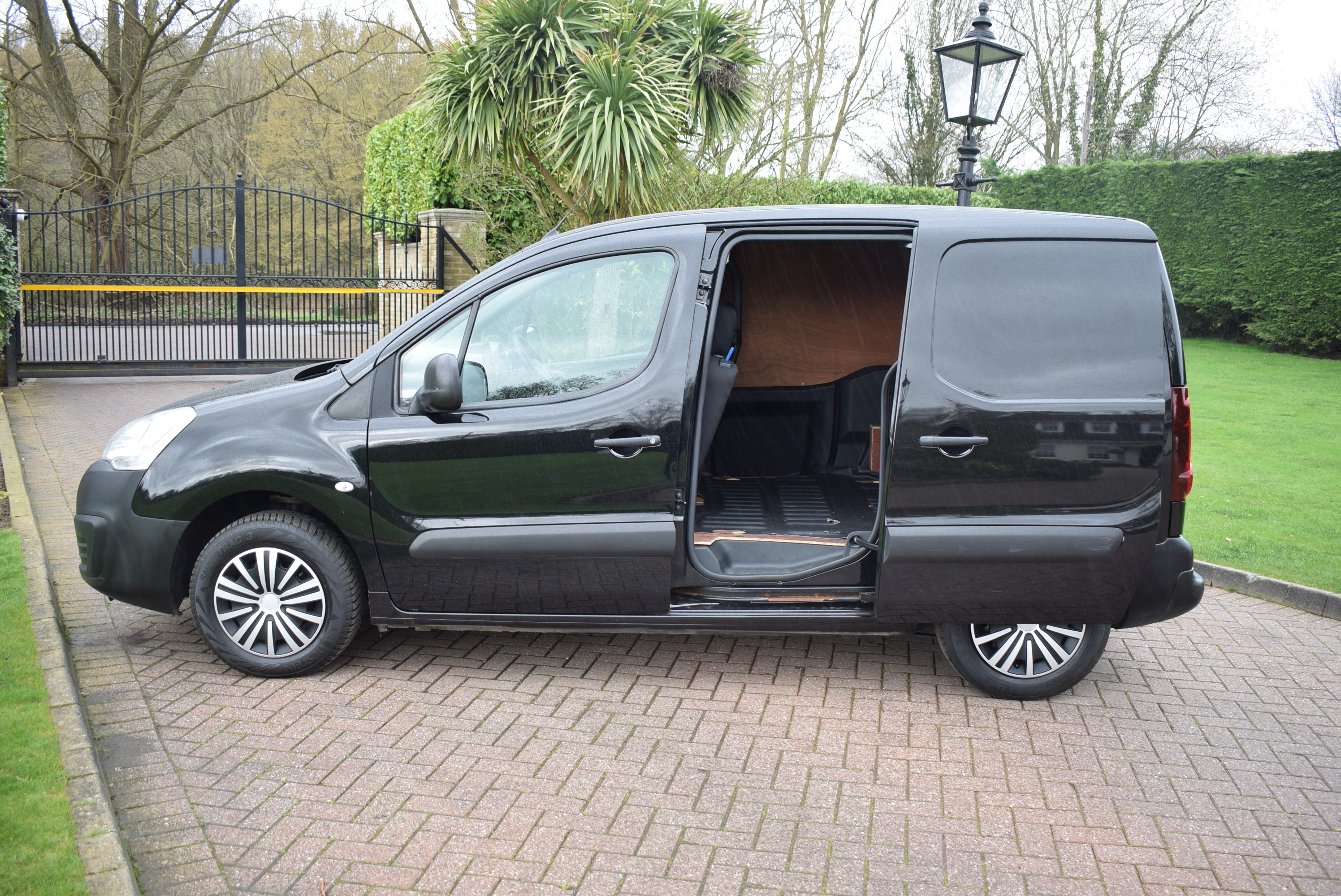 UK's Number 1 Commercial Dealership Access Commercials in Essex