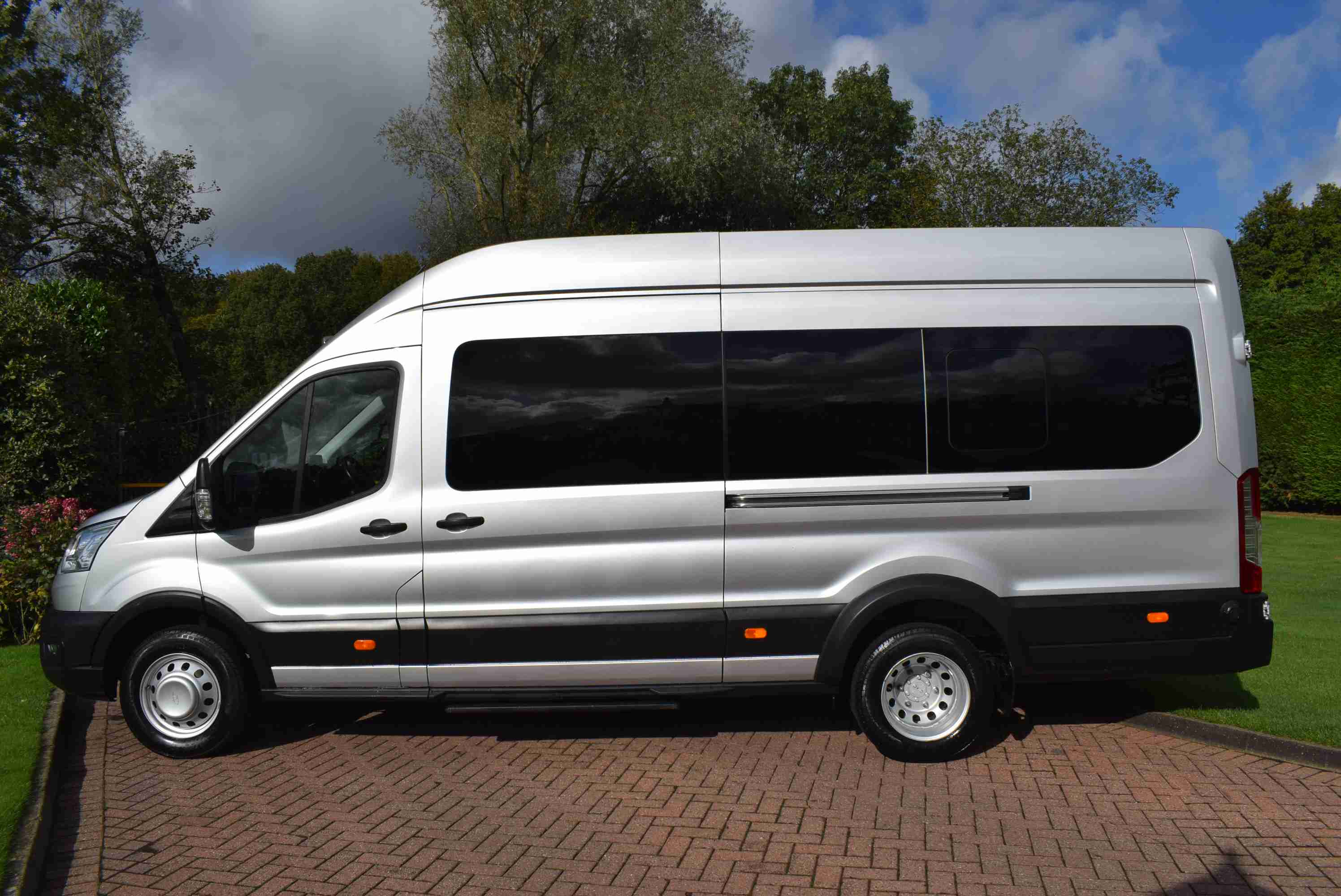 2022(22) Ford Transit Minibus 2.0 460 EcoBlue Leader RWD L4 High Roof Euro 6 (s/s) 5dr (17 Seat, DRW)